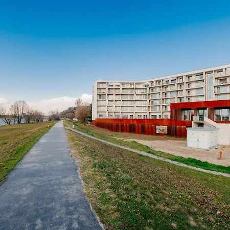 Blue Wave Apartment